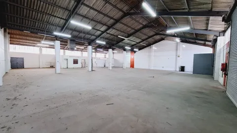 interior-industrial-warehouse-space-to-let-athlone-6-ebrahim-way-unit-5 (2)